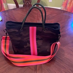 Haute shore pocket book